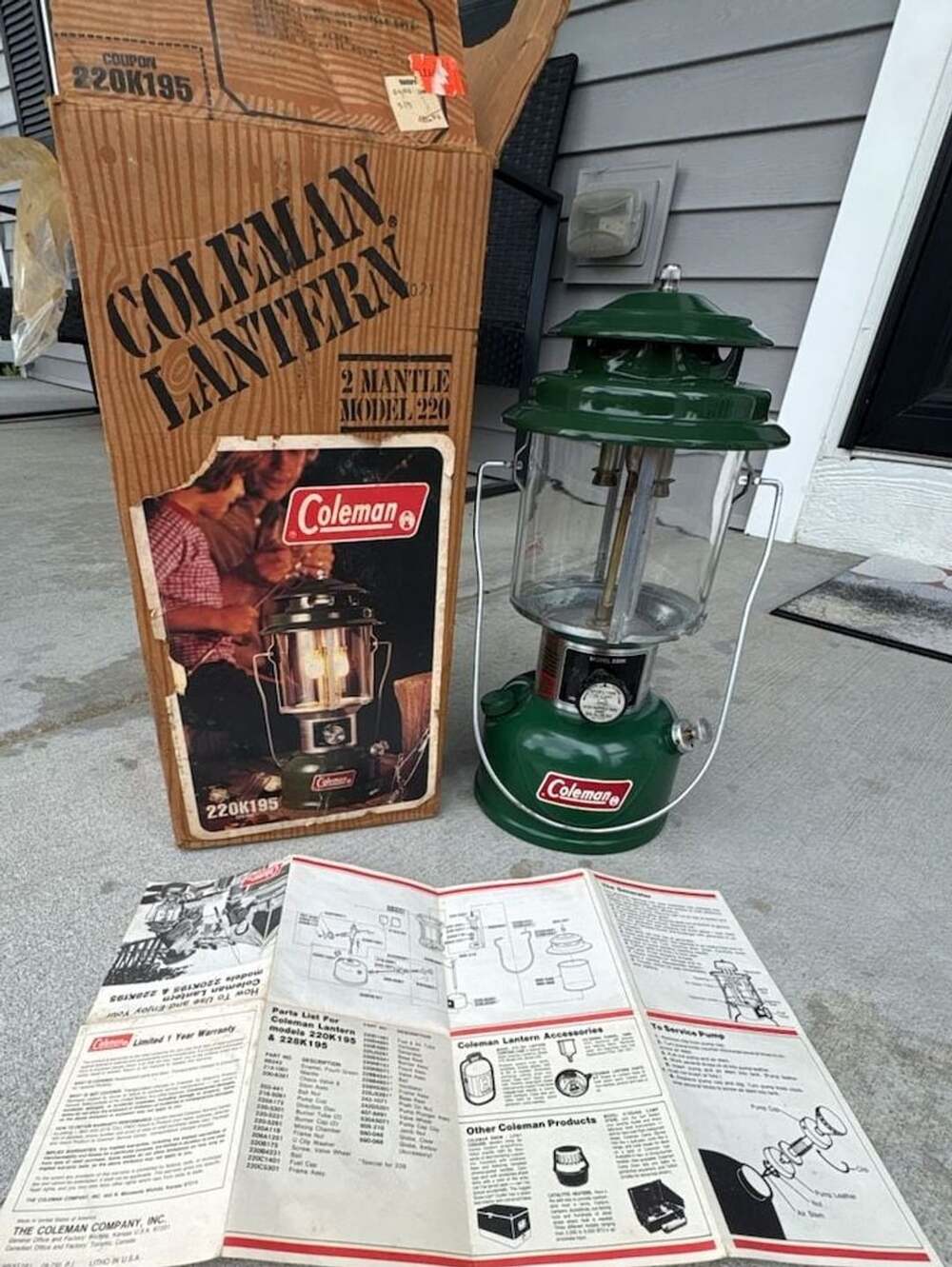Vintage Coleman Model 220K195 2-Mantle Lantern with Original Box and Manual